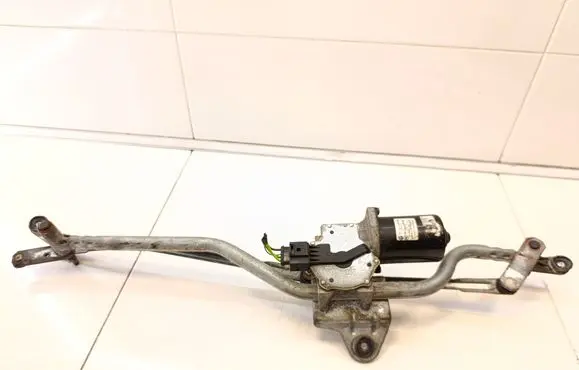 Volkswagen Transporter - Caravelle T5 Front wiper linkage and motor 7E1955113B