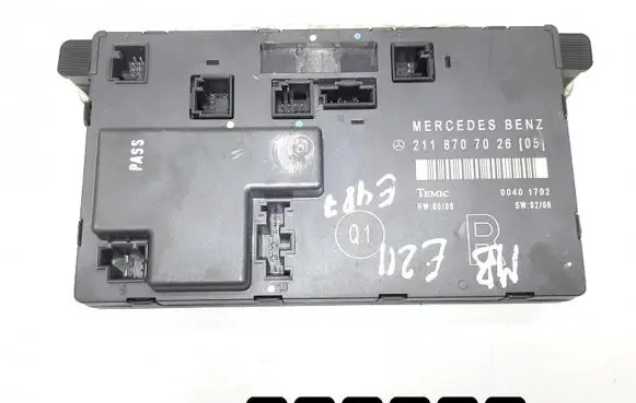 Mercedes-Benz E W211 Door central lock control unit/module 2118707026