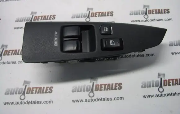 Toyota Corolla Verso E121 Electric window control switch 8404013050