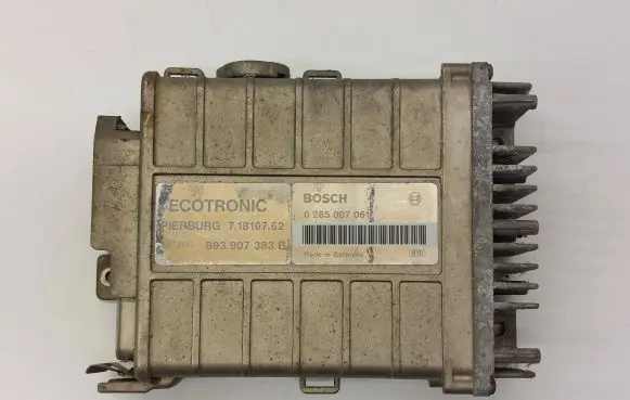 Volkswagen Golf III Engine control unit/module 893907383B 71816762 0285007061