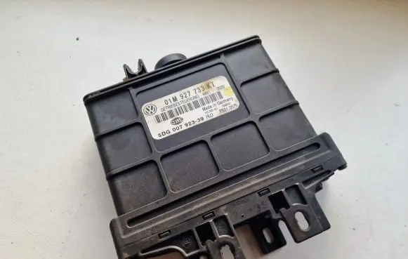Volkswagen Golf IV Other control units/modules 01M927733KT