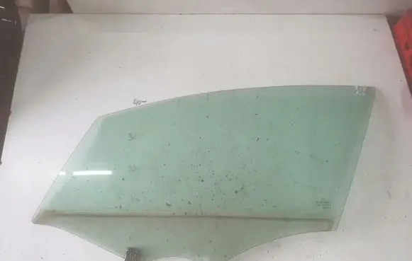 Peugeot 508 Front door window glass four-door