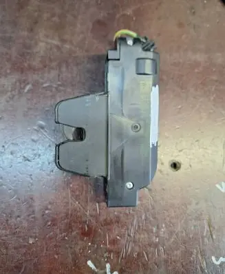 Loading door lock