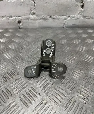 Toyota Avensis T270 Front door upper hinge