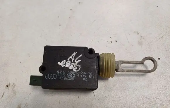 Audi A4 S4 B5 8D Tailgate boot lock/latch motor 8D5962115B
