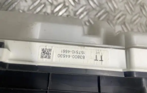 Toyota Avensis Verso Speedometer (instrument cluster)