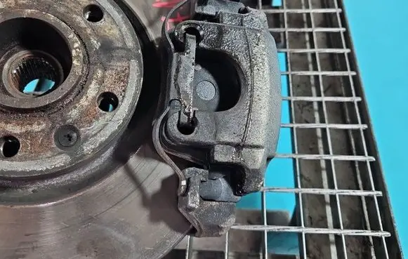 Peugeot 5008 II Front brake caliper IMPRK1599536