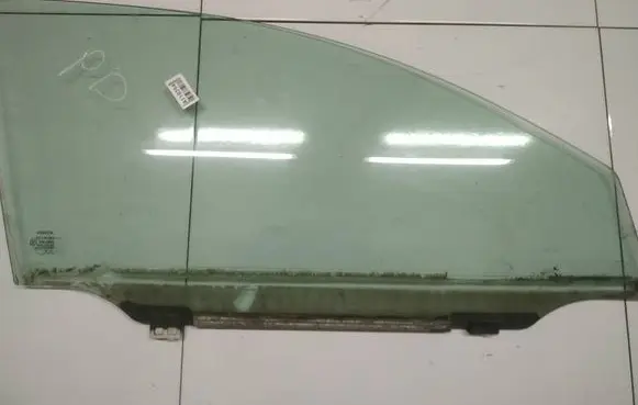 Toyota Avensis T250 Front door window glass four-door as2