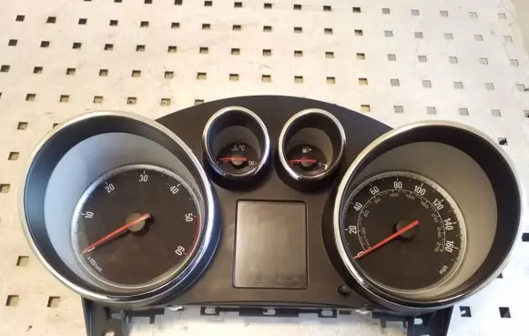 Opel Zafira C Speedometer (instrument cluster) 769166750U