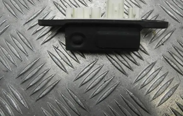 Toyota C-HR I Tailgate opening switch 15D355 T8192