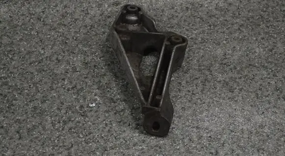 BMW 5 E34 Engine mounting bracket 1133363