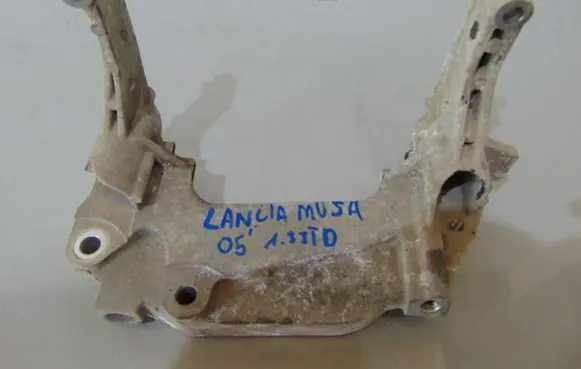 Lancia Musa Engine mounting bracket