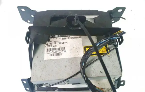 Ford Focus CD/DVD changer 4m5t10e887a 462100-8292
