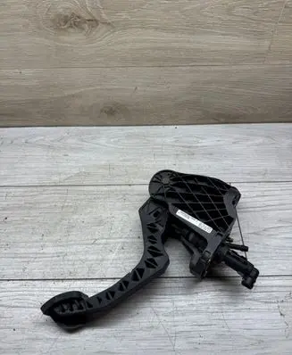 Volkswagen PASSAT B7 Clutch pedal 3C1721059BE 10112008 34003490