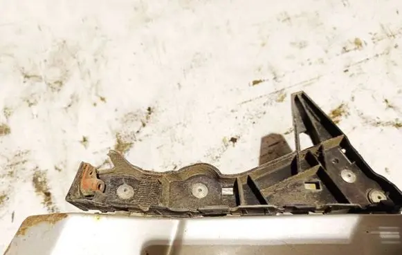 Opel Astra H Front bumper mounting bracket