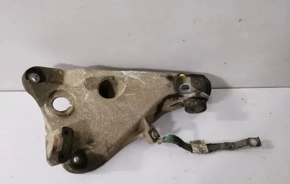 BMW X5 E70 Engine mounting bracket 6790021