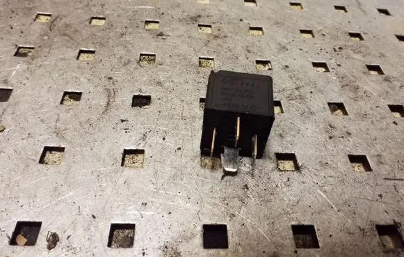 Volkswagen Transporter - Caravelle T5 Other relay 8K0951253