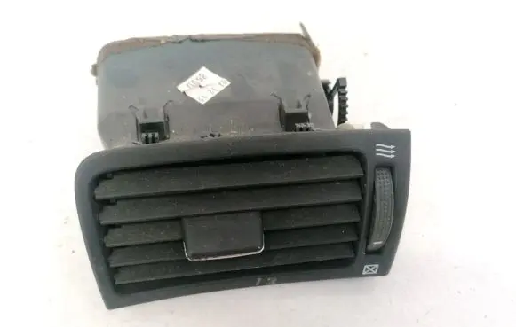 Toyota Avensis T250 Dash center air vent grill TS0P5