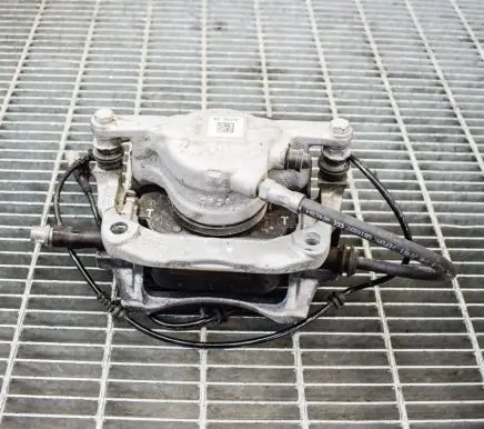 Mercedes-Benz GLA W156 Front brake caliper A24638