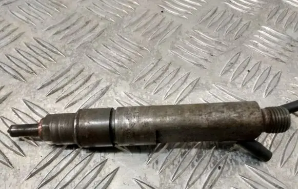 Audi A4 S4 B6 8E 8H Fuel injector 046130201E