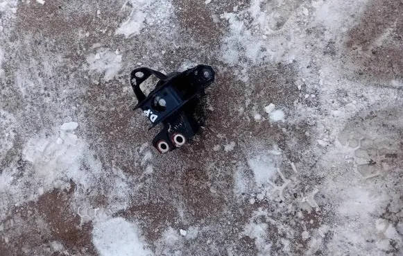 Peugeot 108 Engine mount bracket