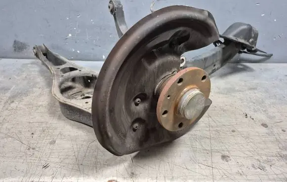Volkswagen PASSAT B7 Rear wheel hub spindle/knuckle 
