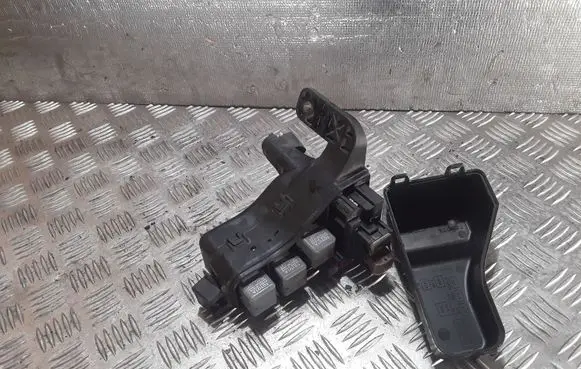 Toyota Corolla Verso AR10 Fuse module