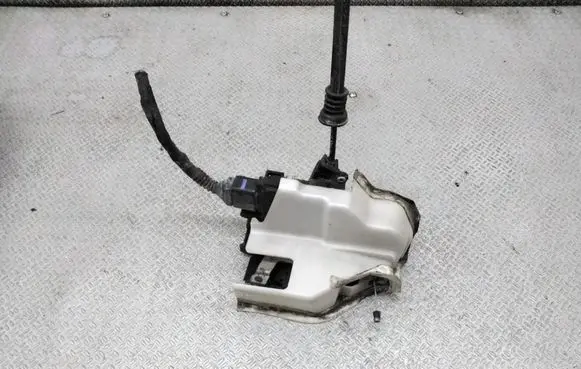Volkswagen Phaeton Front door lock 1J0973715
