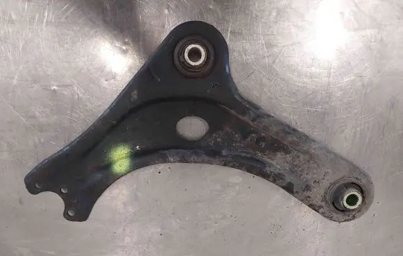 Peugeot 208 Front lower control arm/wishbone