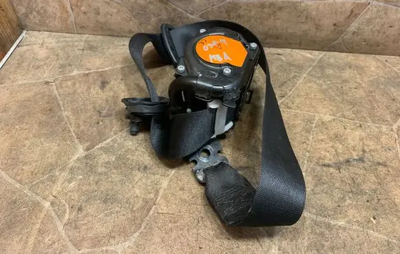 Mercedes-Benz B W246 W242 Rear seatbelt 3063559