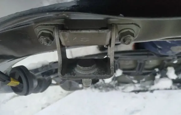 Nissan Juke I F15 Tailgate/trunk/boot hinge