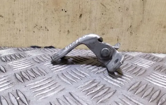 Toyota Avensis T220 Front door upper hinge