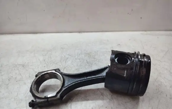 Land Rover Freelander 2 - LR2 Piston with connecting rod