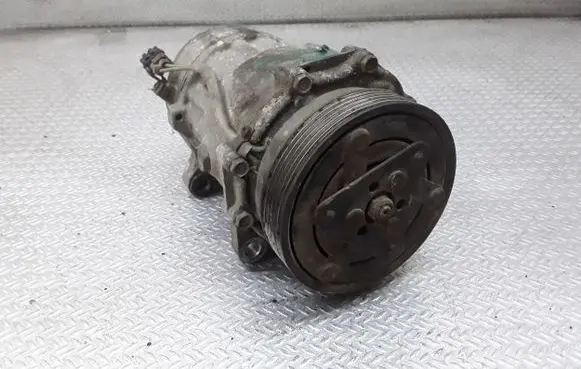 Volkswagen Golf IV Air conditioning (A/C) compressor (pump) 1J0820803A