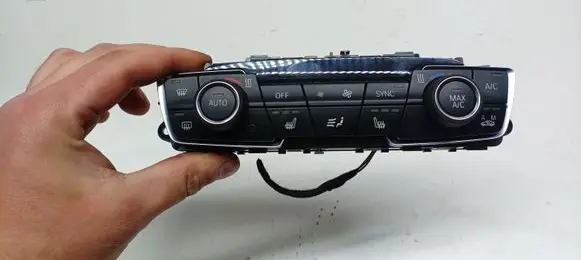 BMW 2 F46 Climate control unit 9461405