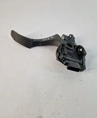Accelerator throttle pedal