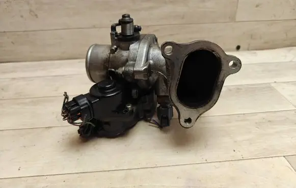 Toyota Corolla Verso E121 Throttle valve 8967221020