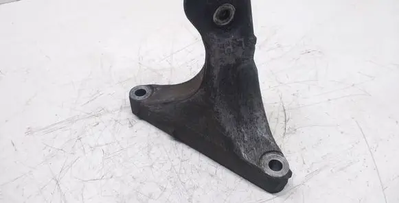 Subaru Outback Engine mounting bracket