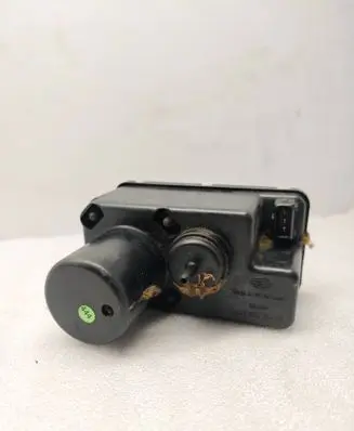 Audi 100 S4 C4 Central locking vacuum pump 443862257B