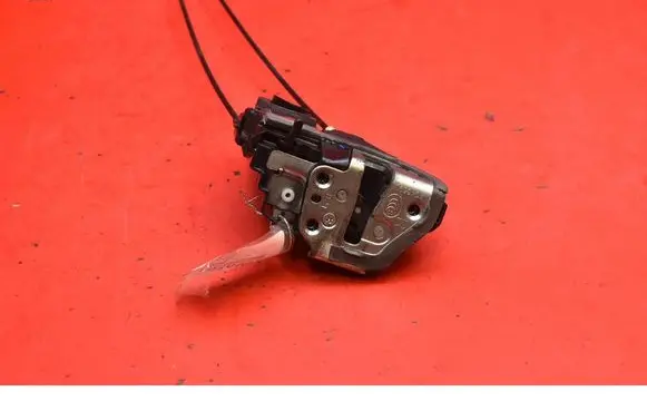 Toyota Avensis Verso Rear door lock 