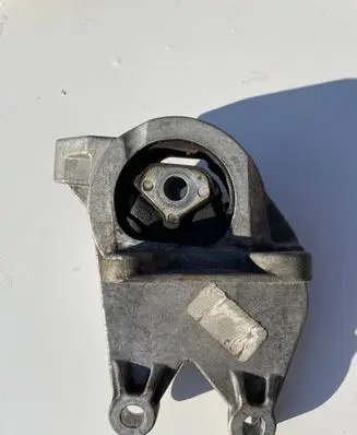 Ford Explorer Front differential mounting bracket 