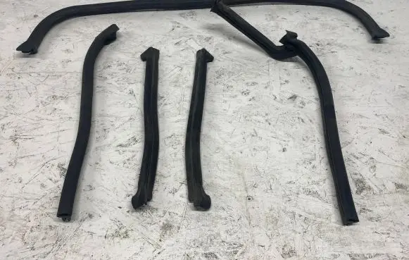 BMW 3 E46 Engine compartment rubber 