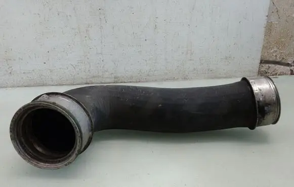 Volkswagen PASSAT B6 Intercooler hose/pipe