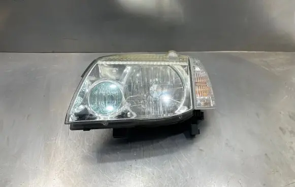 Nissan X-Trail T30 Headlight/headlamp