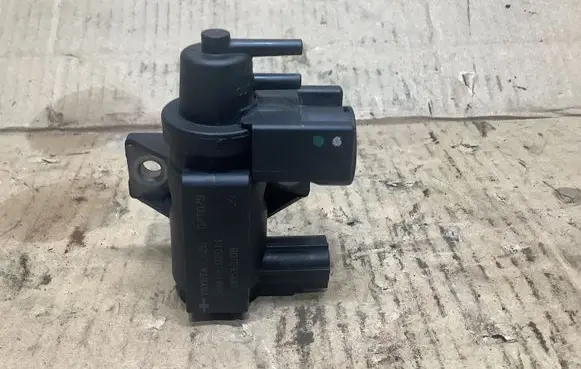 Toyota Avensis T250 Vacuum valve 258190R011