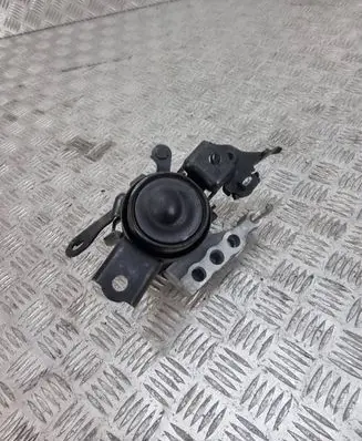 Toyota RAV 4 (XA50) Engine mount bracket K6240532