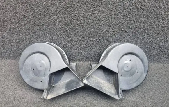 Audi A4 S4 B7 8E 8H Horn signal 8E0951223A 8E0951221A