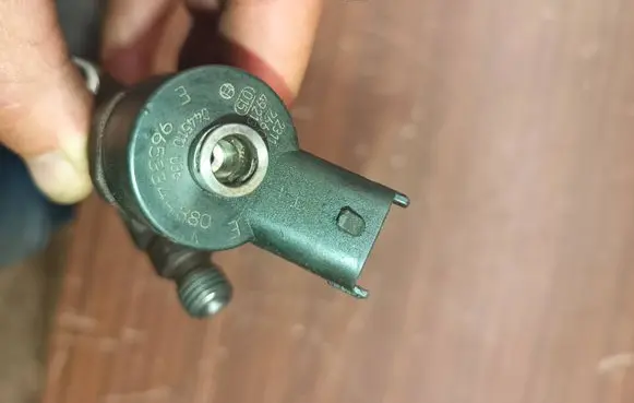 Citroen C5 Fuel injector 0445110036