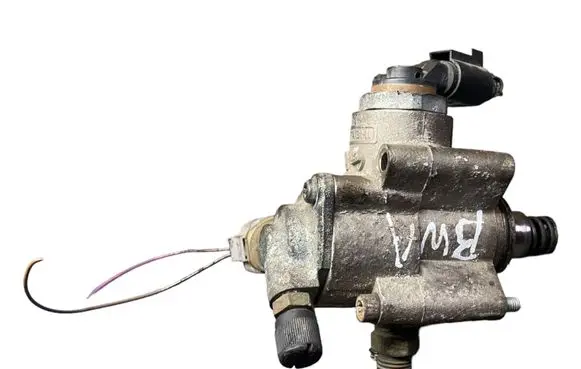 Audi A4 S4 B7 8E 8H Fuel injection high pressure pump 06F127025F