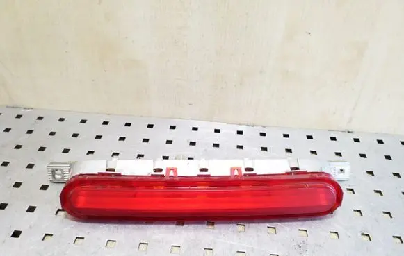 Third/center stoplight